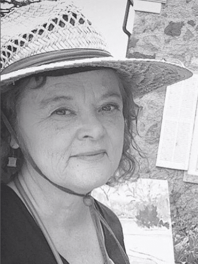 head shot Carolyn Larkin cropped