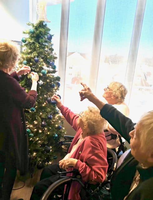 tower christmas decorate2